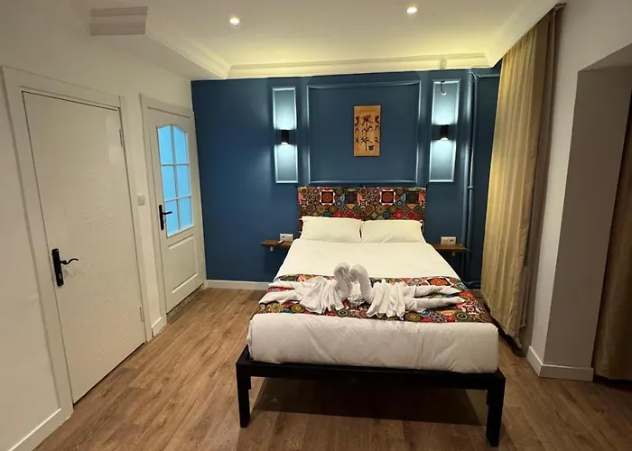 Moon Boutique Hotel *